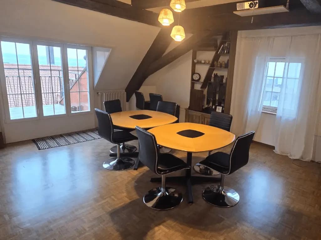 Salle de réunion au cœur de Neuchâtel